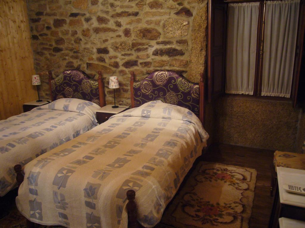 Casa Do Monge Guest House Leomil Phòng bức ảnh