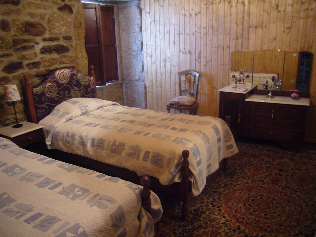 Casa Do Monge Guest House Leomil Phòng bức ảnh